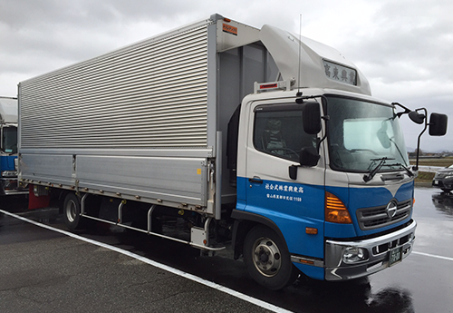 中型ウイング車 2台